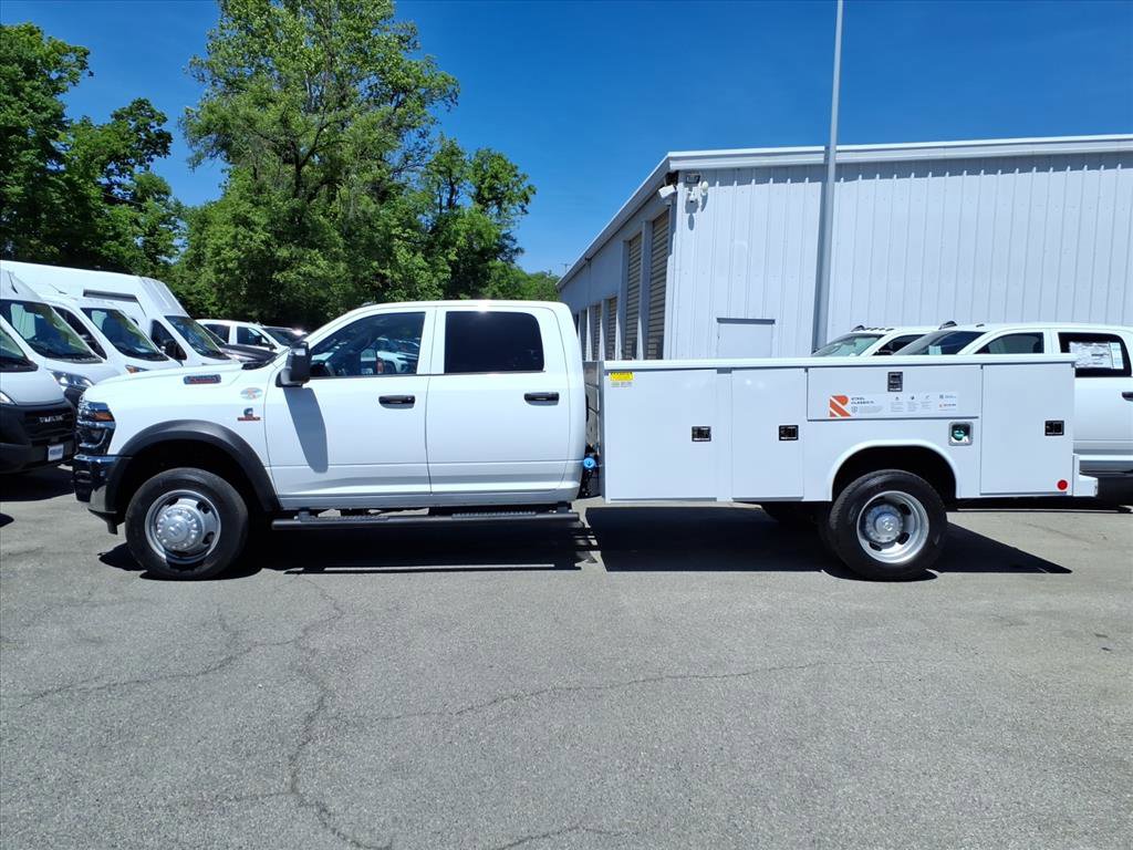 New 2026 RAM 5500 Tradesman w/ Chrome Appearance Group AWD/4WD image 7