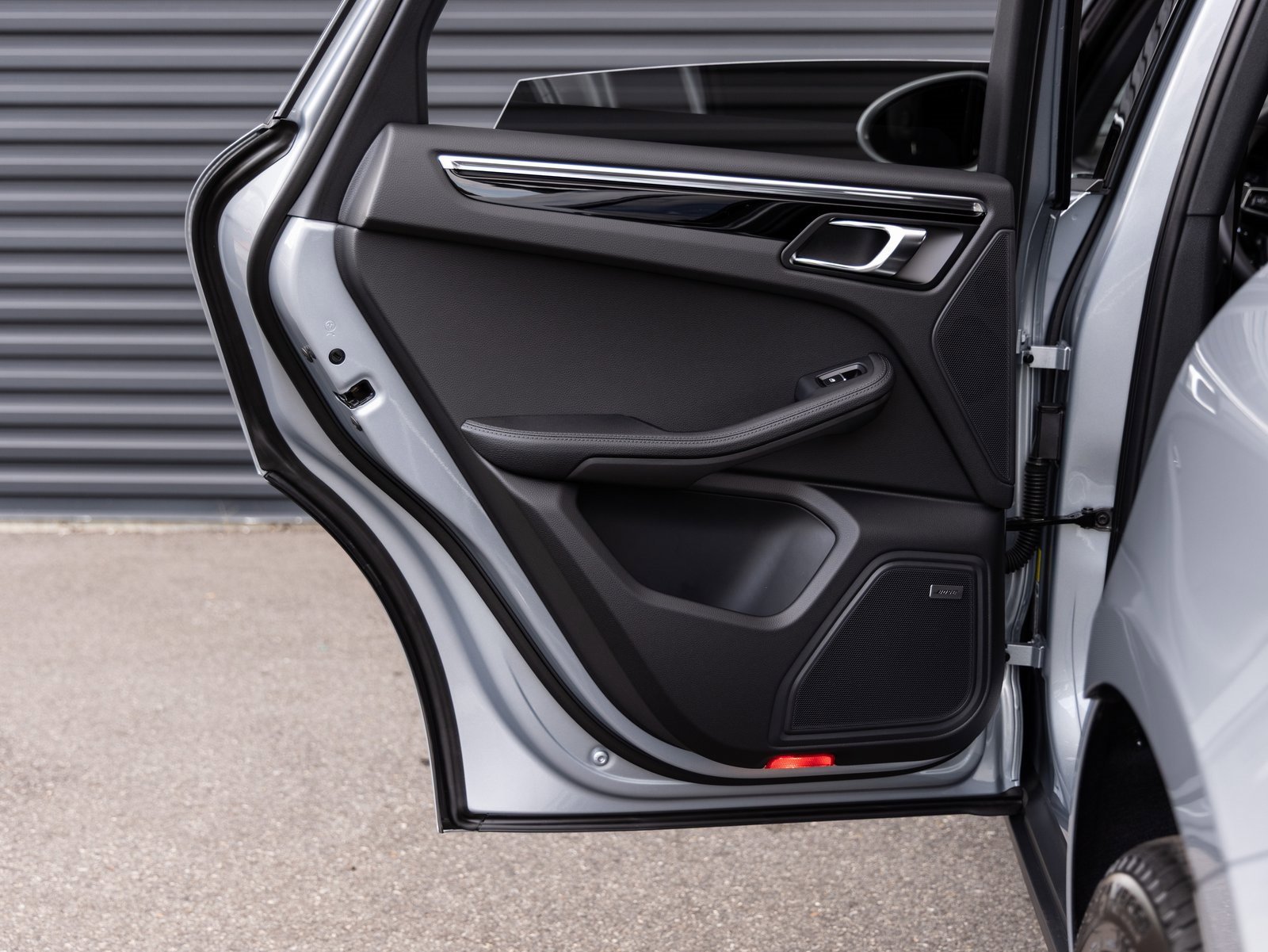 Certified 2026 Porsche Macan image 25