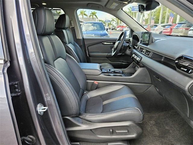 Used 2023 Honda Pilot Touring image 13