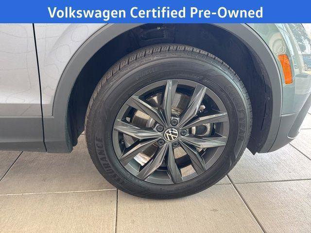 Used 2024 Volkswagen Tiguan SE w/ Panoramic Sunroof Package AWD/4WD image 11