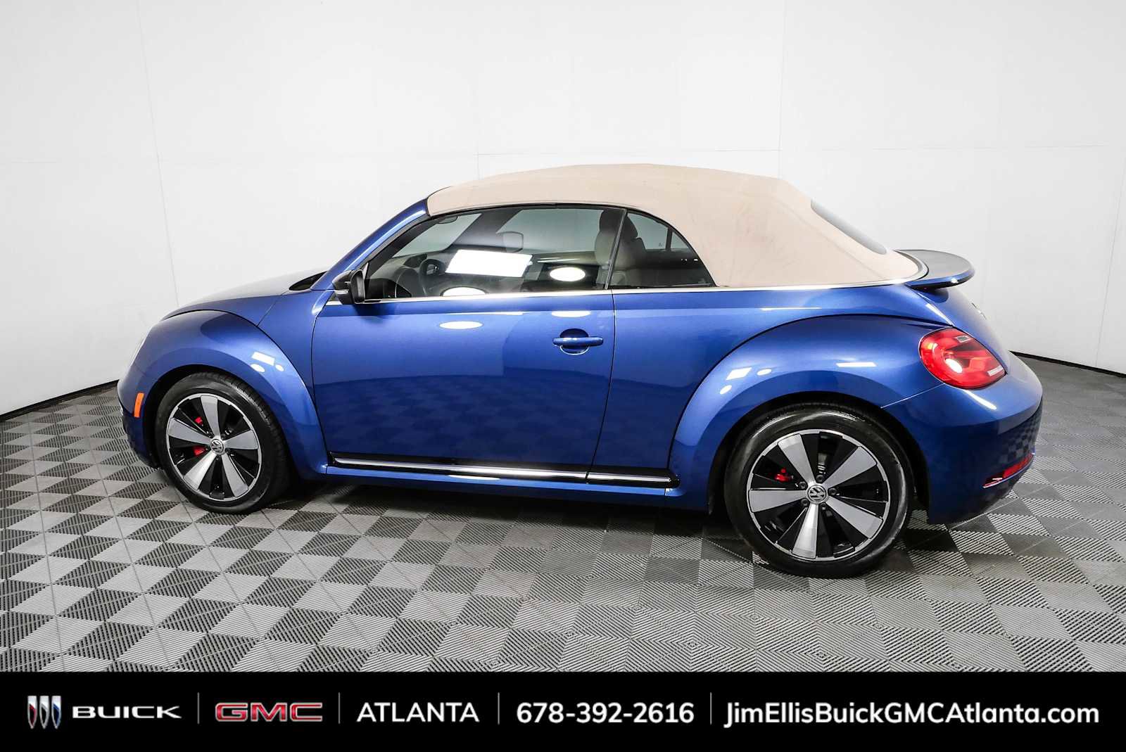 Used 2013 Volkswagen Beetle 2.0T FWD image 28
