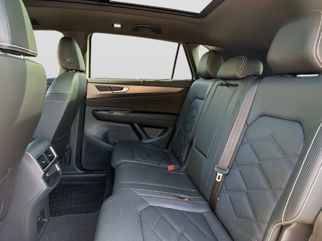 Used 2026 Volkswagen Atlas Cross Sport SE FWD image 13