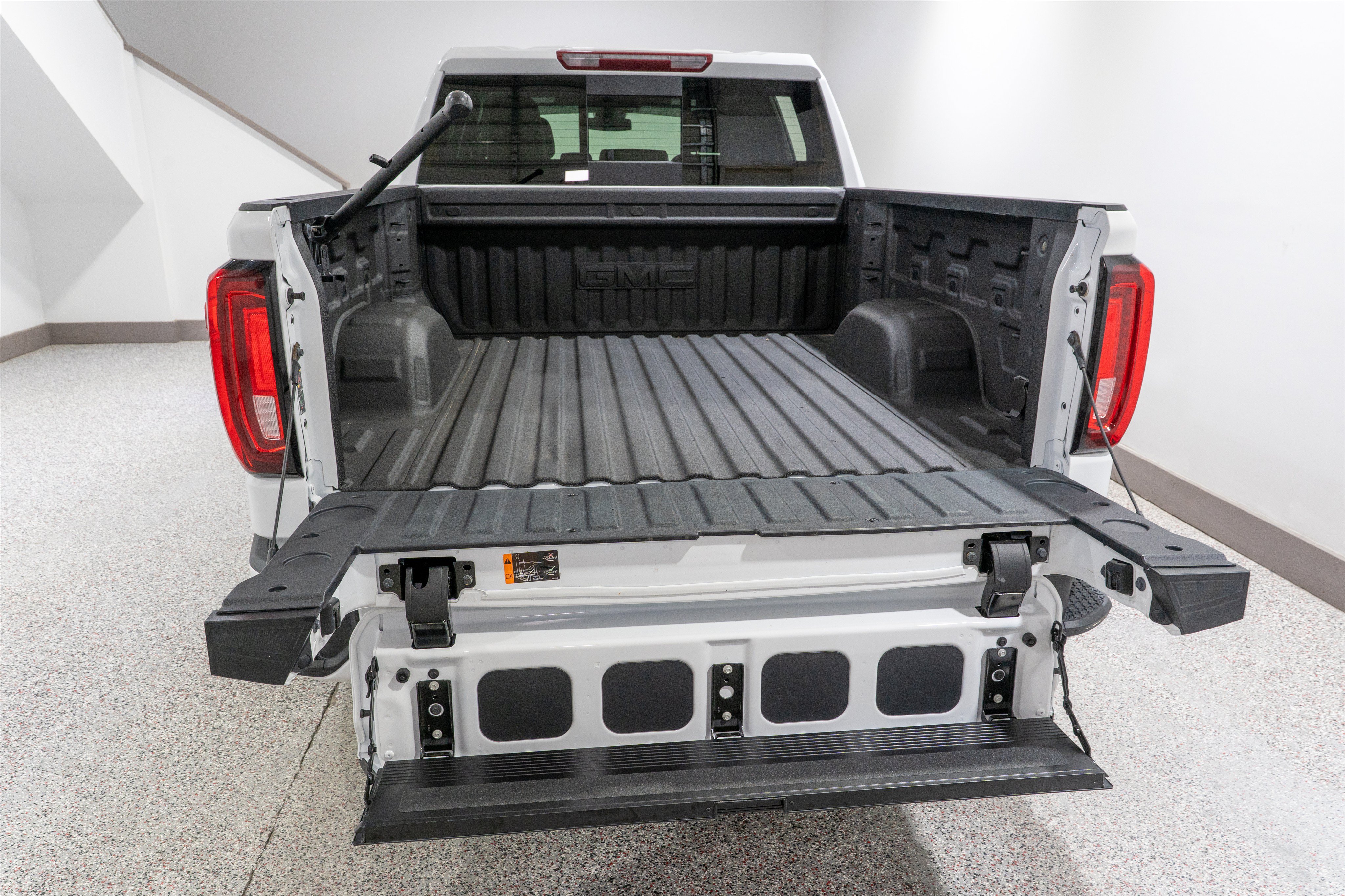 Used 2025 GMC Sierra 1500 AT4 w/ AT4 Premium Package AWD/4WD image 11