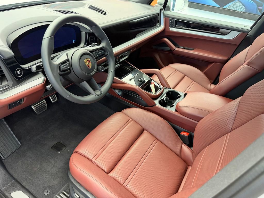 Certified 2024 Porsche Cayenne S AWD/4WD image 4