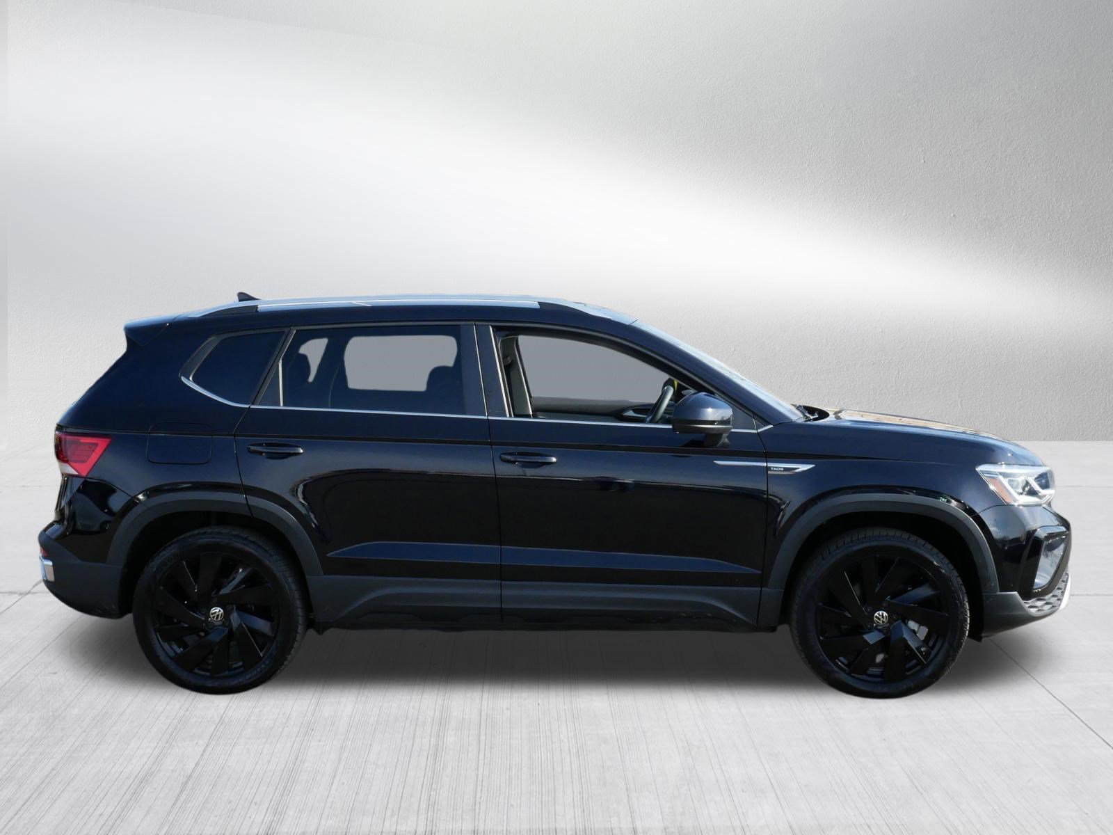 Certified 2024 Volkswagen Taos SEL image 8
