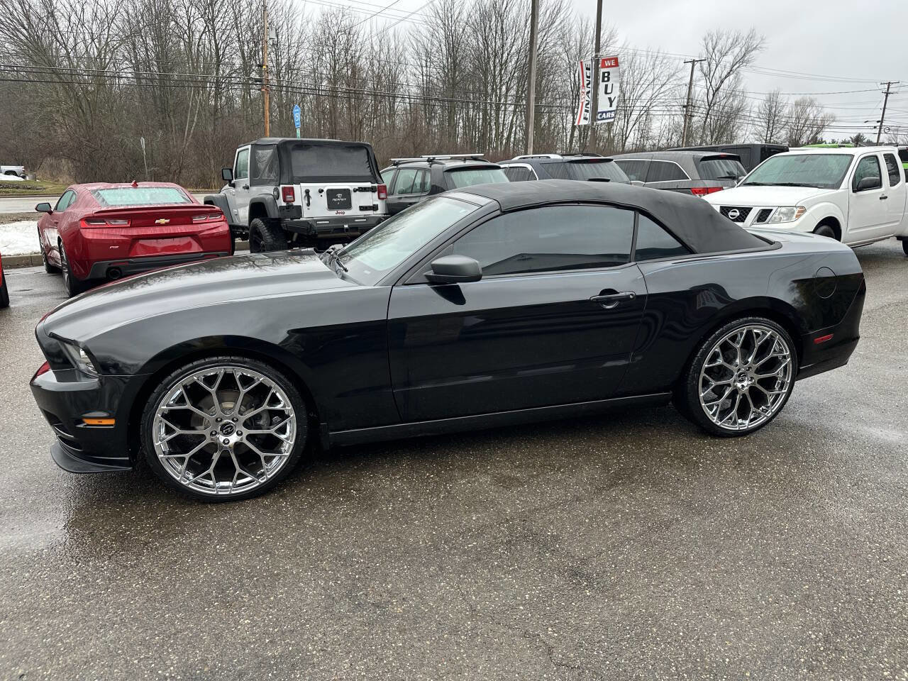 Used 2014 Ford Mustang Convertible image 3