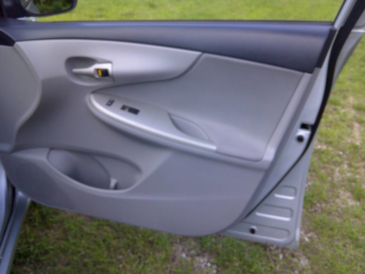 Used 2013 Toyota Corolla LE image 19