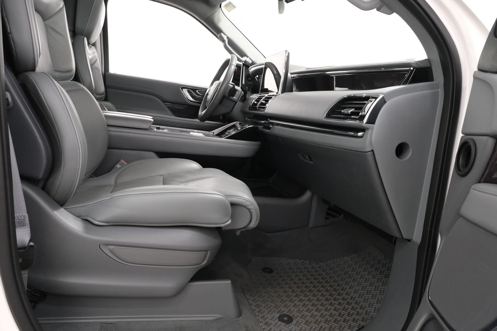 Used 2018 Lincoln Navigator Reserve w/ Technology Package AWD/4WD image 45