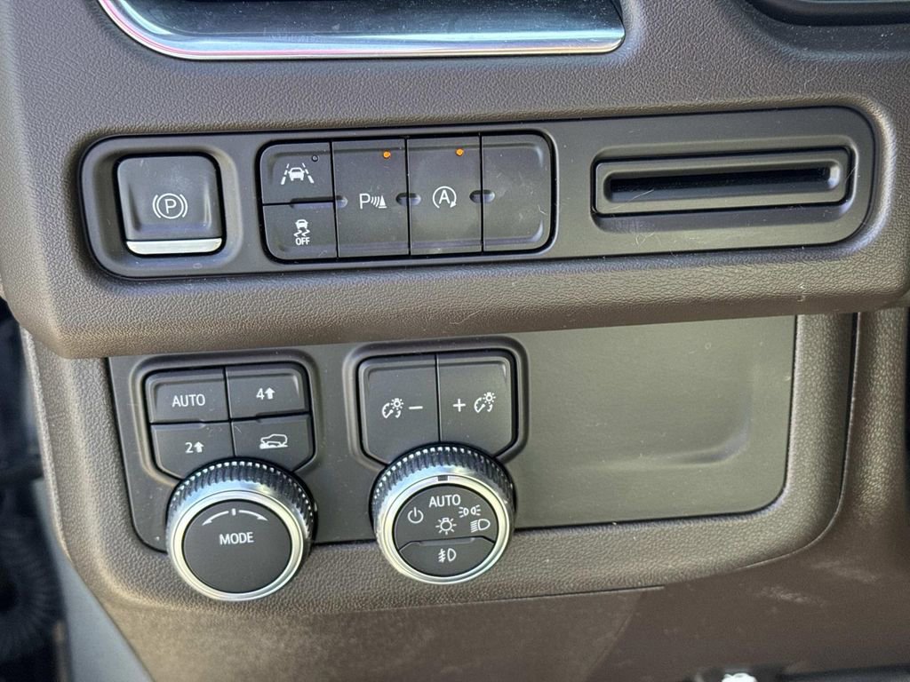 Used 2023 GMC Yukon SLE w/ Gmc Pro Safety Plus Package AWD/4WD image 21