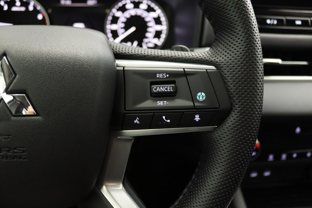 Used 2026 Mitsubishi Outlander AWD image 23