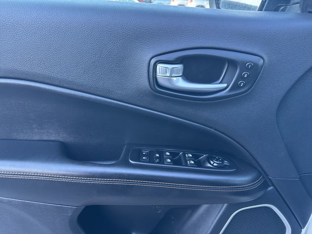 Used 2021 Jeep Compass Limited w/ Sun and Sound Group image 11