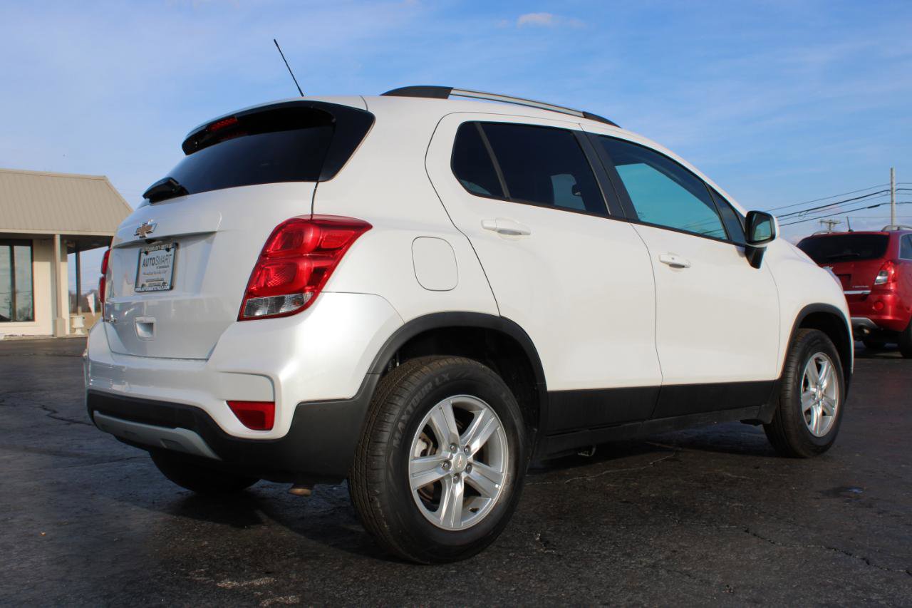 Used 2021 Chevrolet Trax LT w/ LT Convenience Package image 4