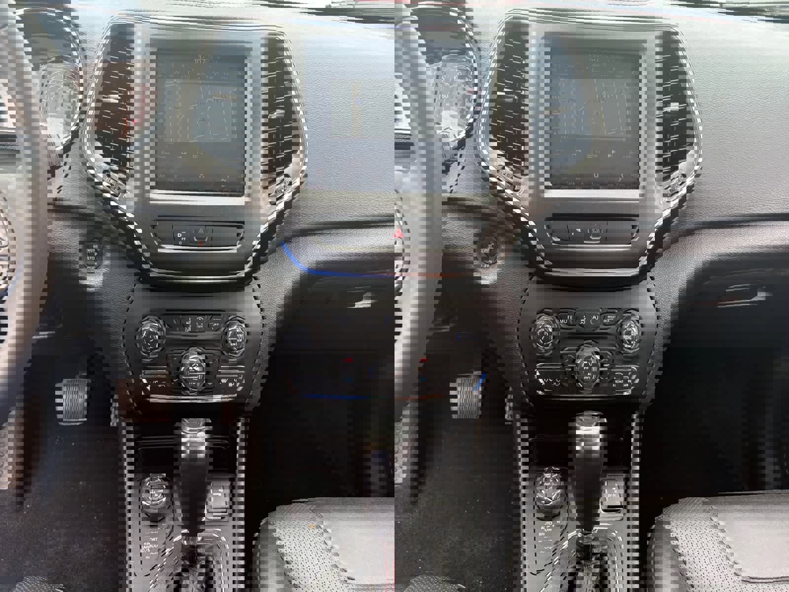 Used 2022 Jeep Cherokee Trailhawk w/ Trailhawk Elite Value Package image 15