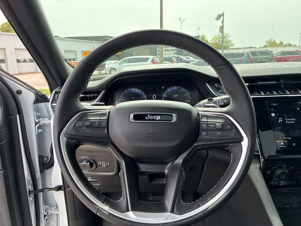 Used 2025 Jeep Grand Cherokee L Laredo w/ Luxury Tech Group I image 21