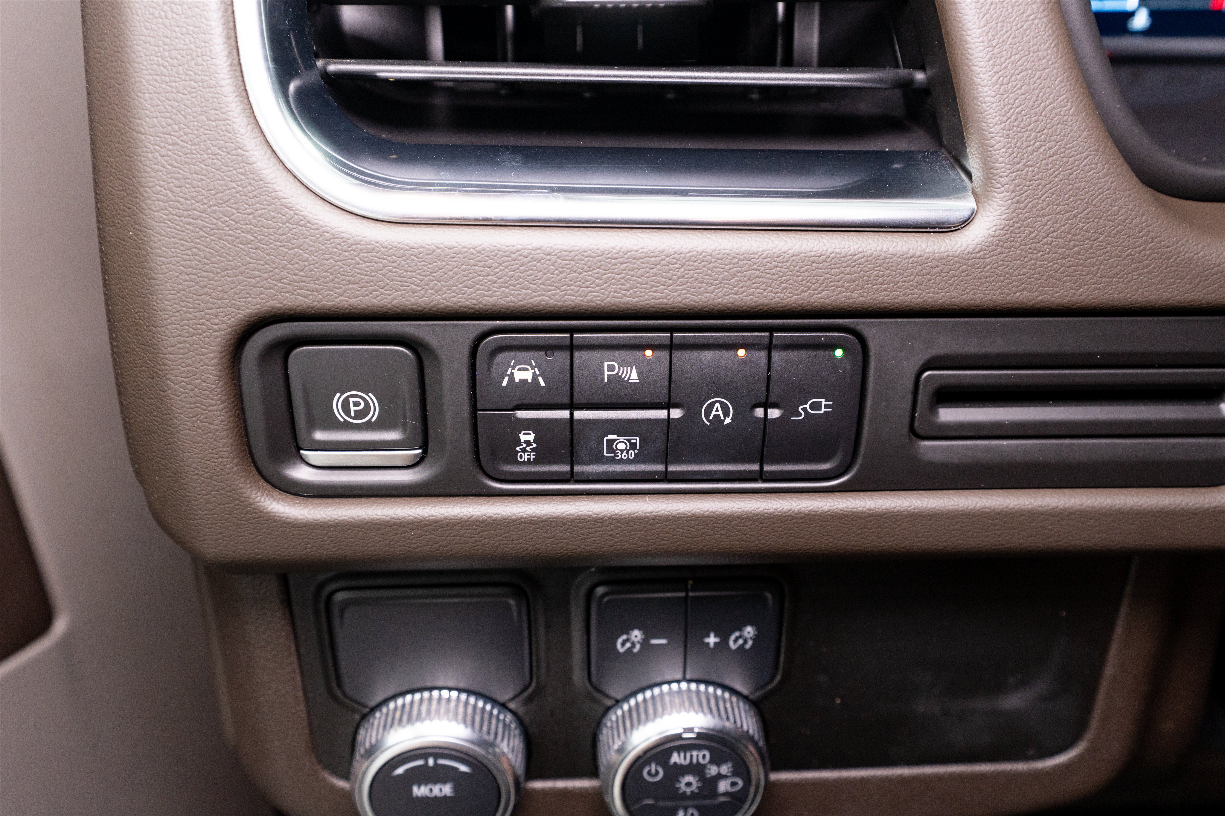 Used 2022 GMC Yukon XL SLT w/ SLT Premium Package RWD image 31