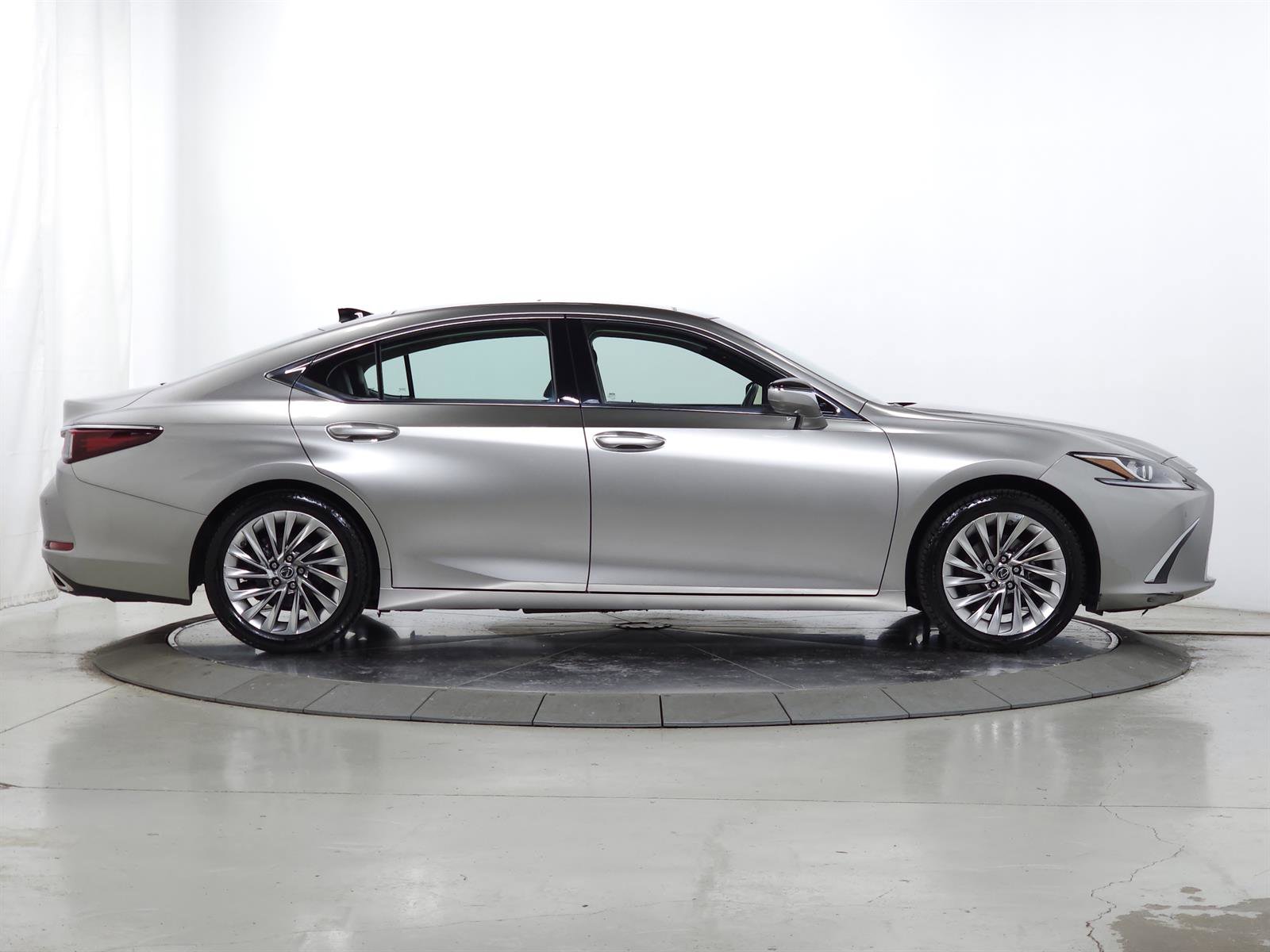 Used 2019 Lexus ES 350 w/ Accessory Package image 10