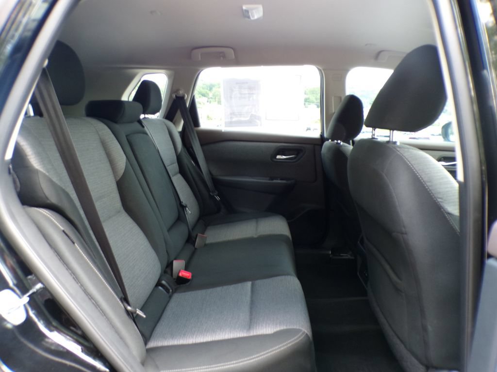 Used 2022 Nissan Rogue SV AWD/4WD image 18