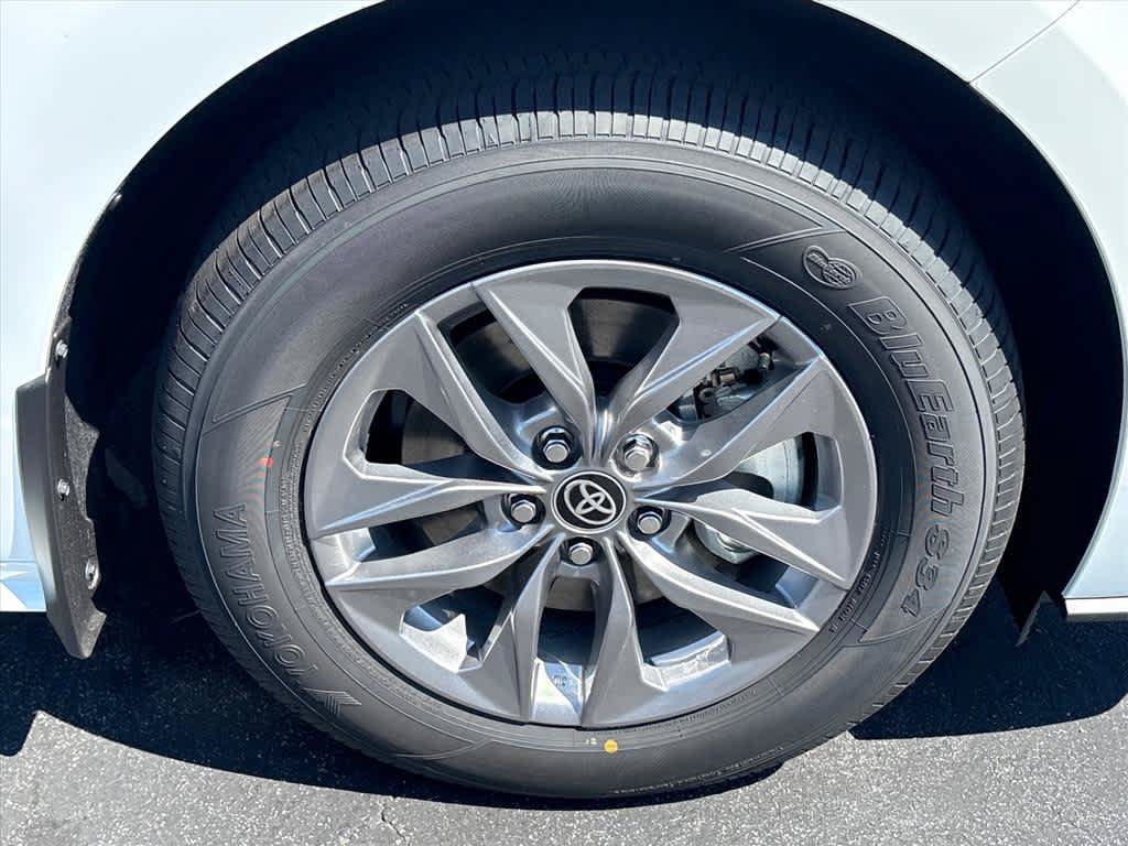 New 2026 Toyota Sienna LE FWD image 33
