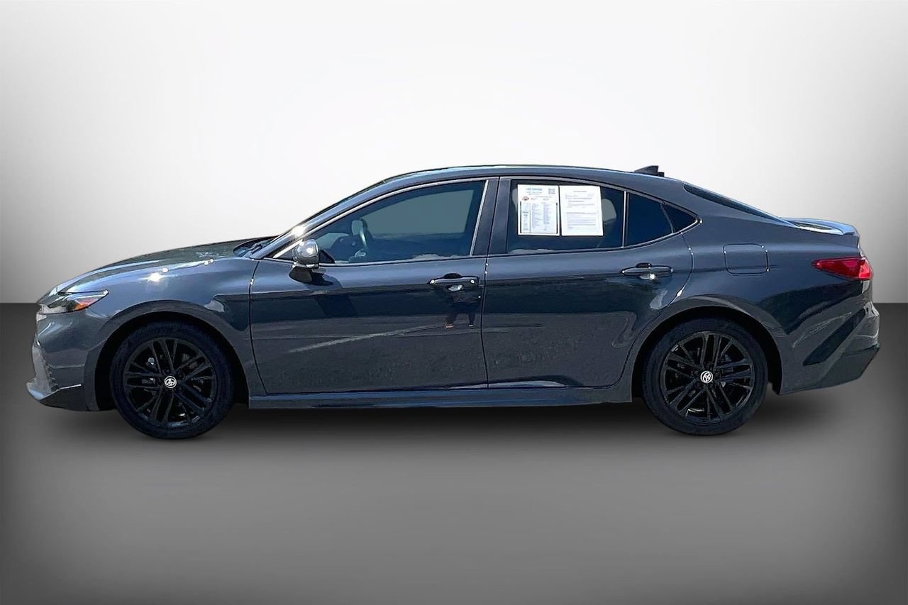 Used 2025 Toyota Camry SE FWD image 5