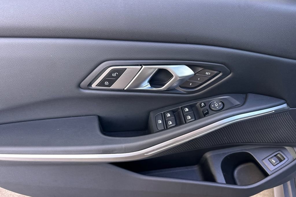 Used 2023 BMW M340i w/ Shadowloine Package image 10