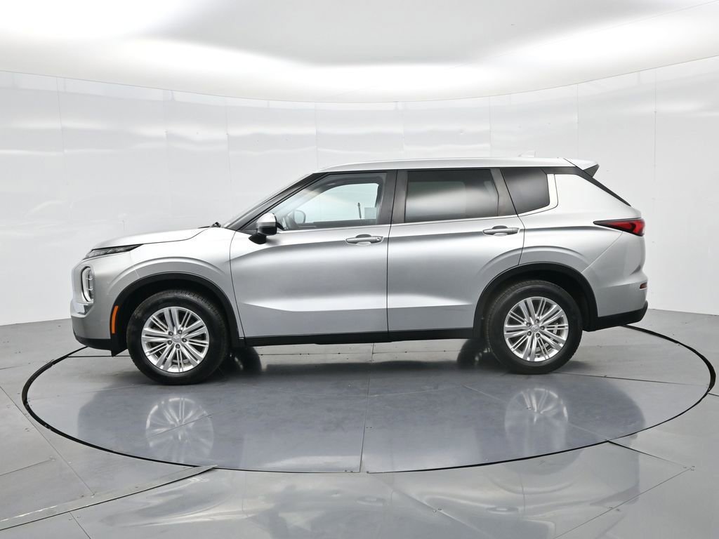 Used 2022 Mitsubishi Outlander ES image 21