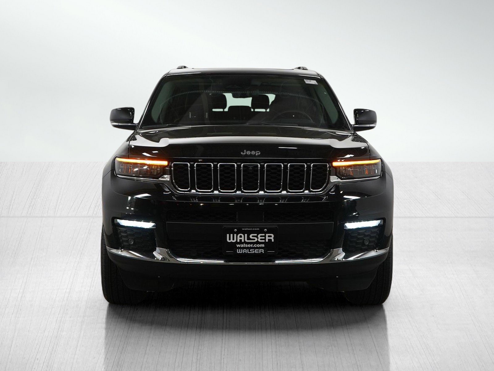 Used 2023 Jeep Grand Cherokee L Limited w/ Luxury Tech Group II image 8