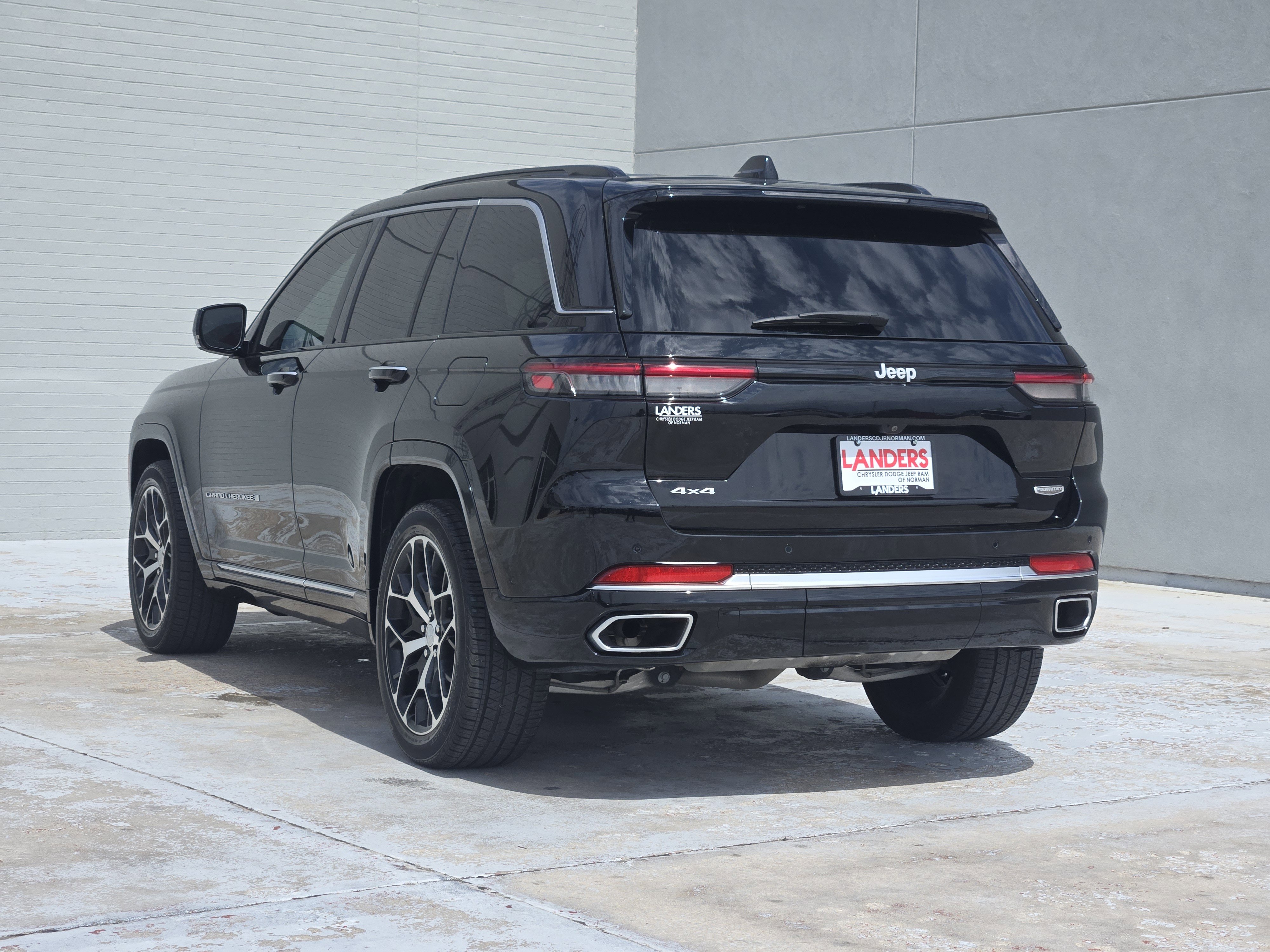 Used 2024 Jeep Grand Cherokee Summit AWD/4WD image 6