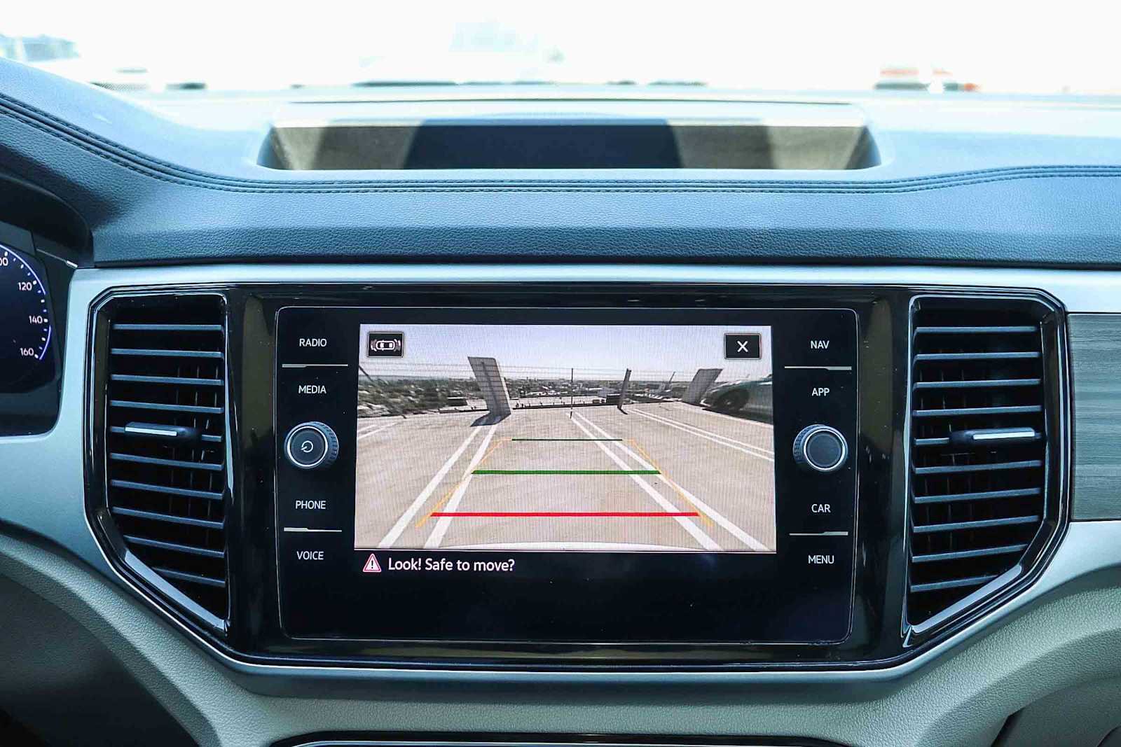 Used 2021 Volkswagen Atlas SEL Premium image 26