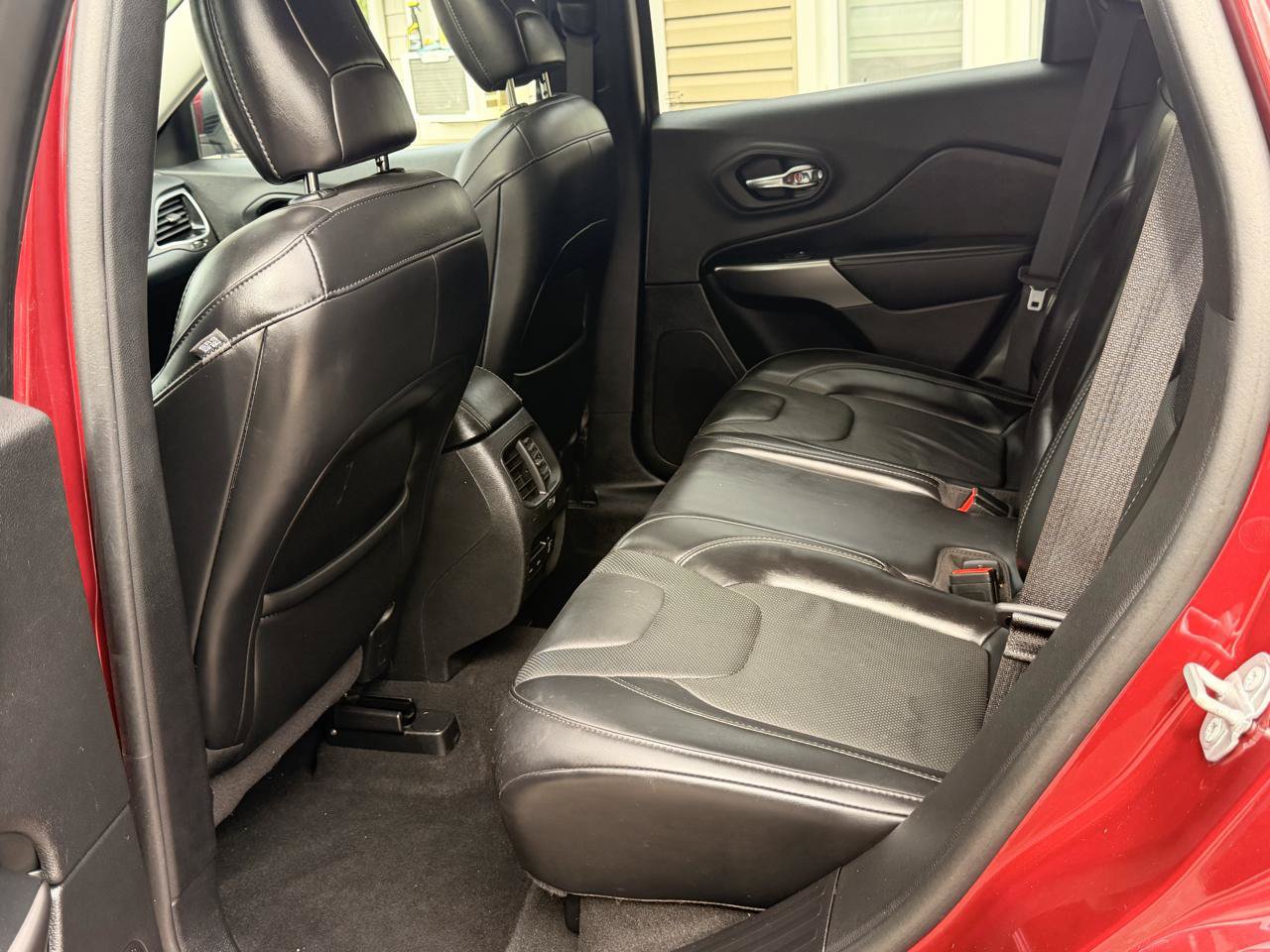 Used 2019 Jeep Cherokee Limited AWD/4WD image 18