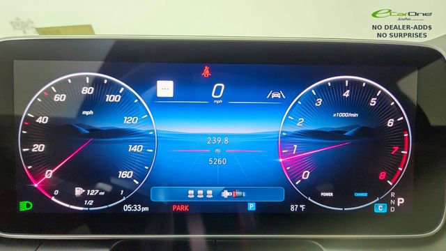 Used 2025 Mercedes-Benz GLC 300 4MATIC image 37