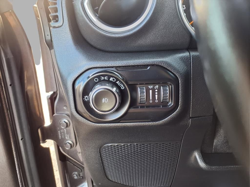 Certified 2020 Jeep Wrangler Unlimited Sahara image 14