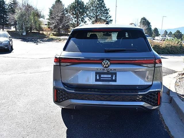 New 2026 Volkswagen Tiguan SE R-Line AWD/4WD image 5