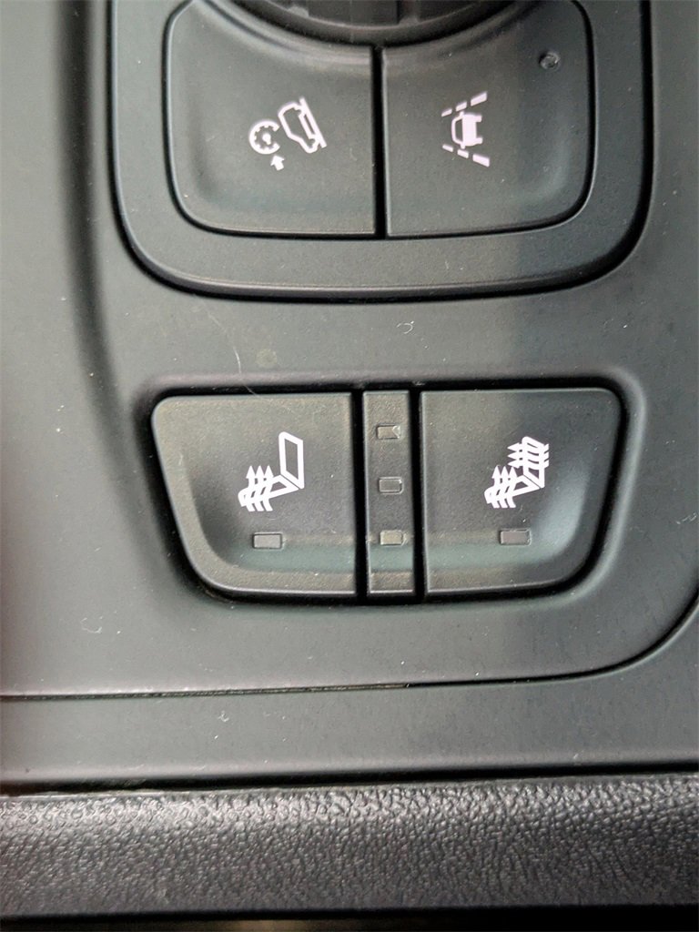 Used 2023 GMC Terrain SLE w/ Driver Convenience Package image 22