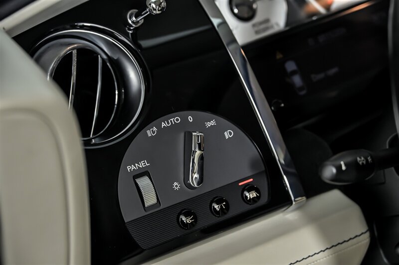 Used 2015 Rolls-Royce Wraith RWD image 25