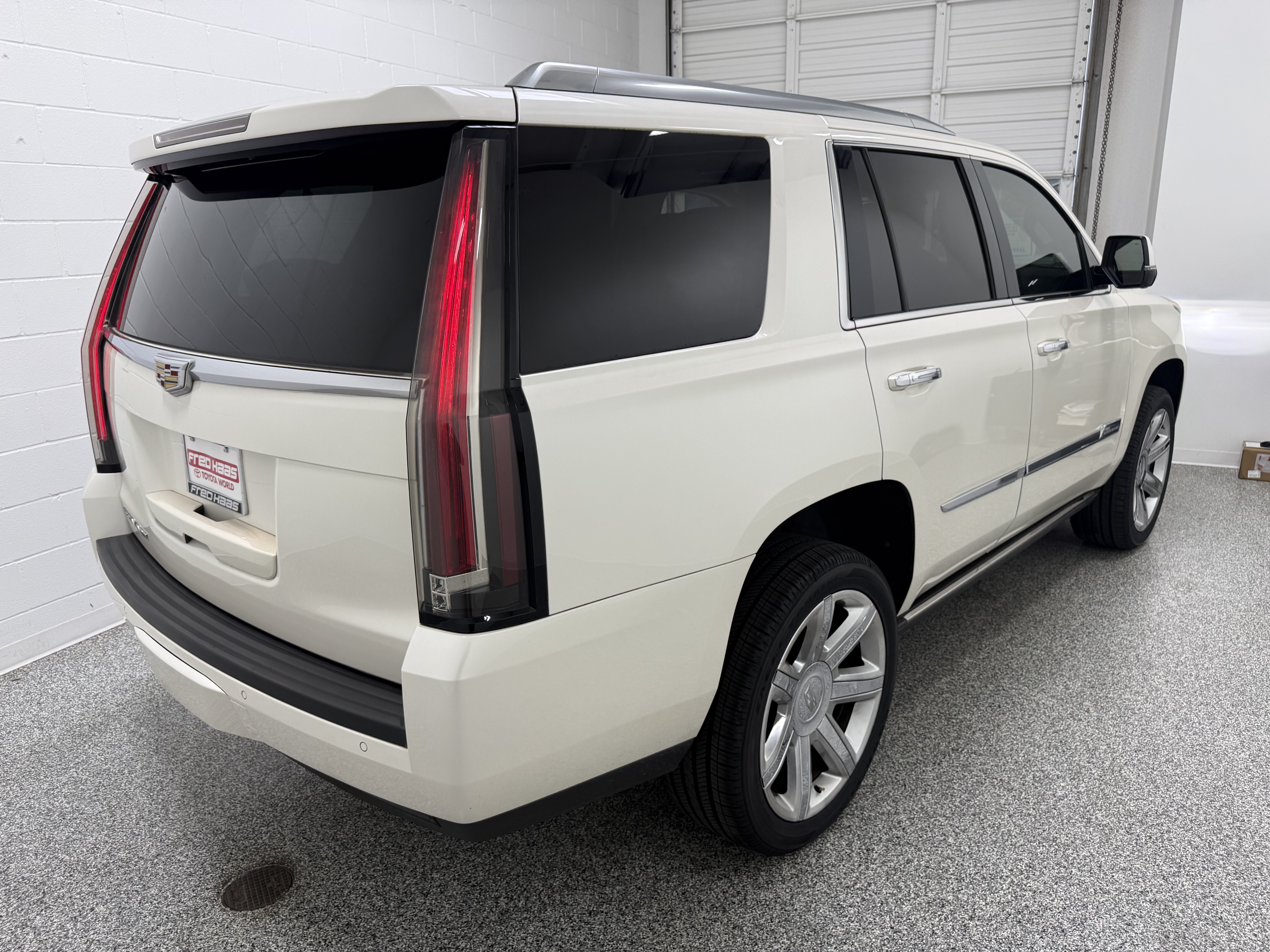 Used 2015 Cadillac Escalade Premium AWD/4WD image 4