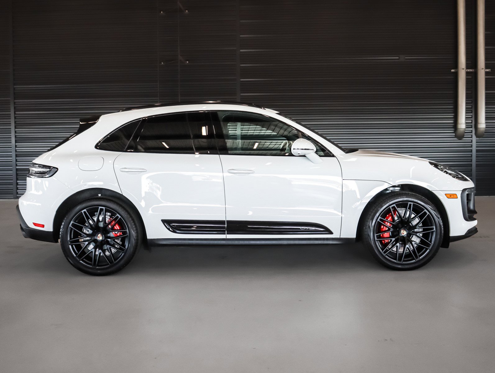 Used 2025 Porsche Macan GTS image 11