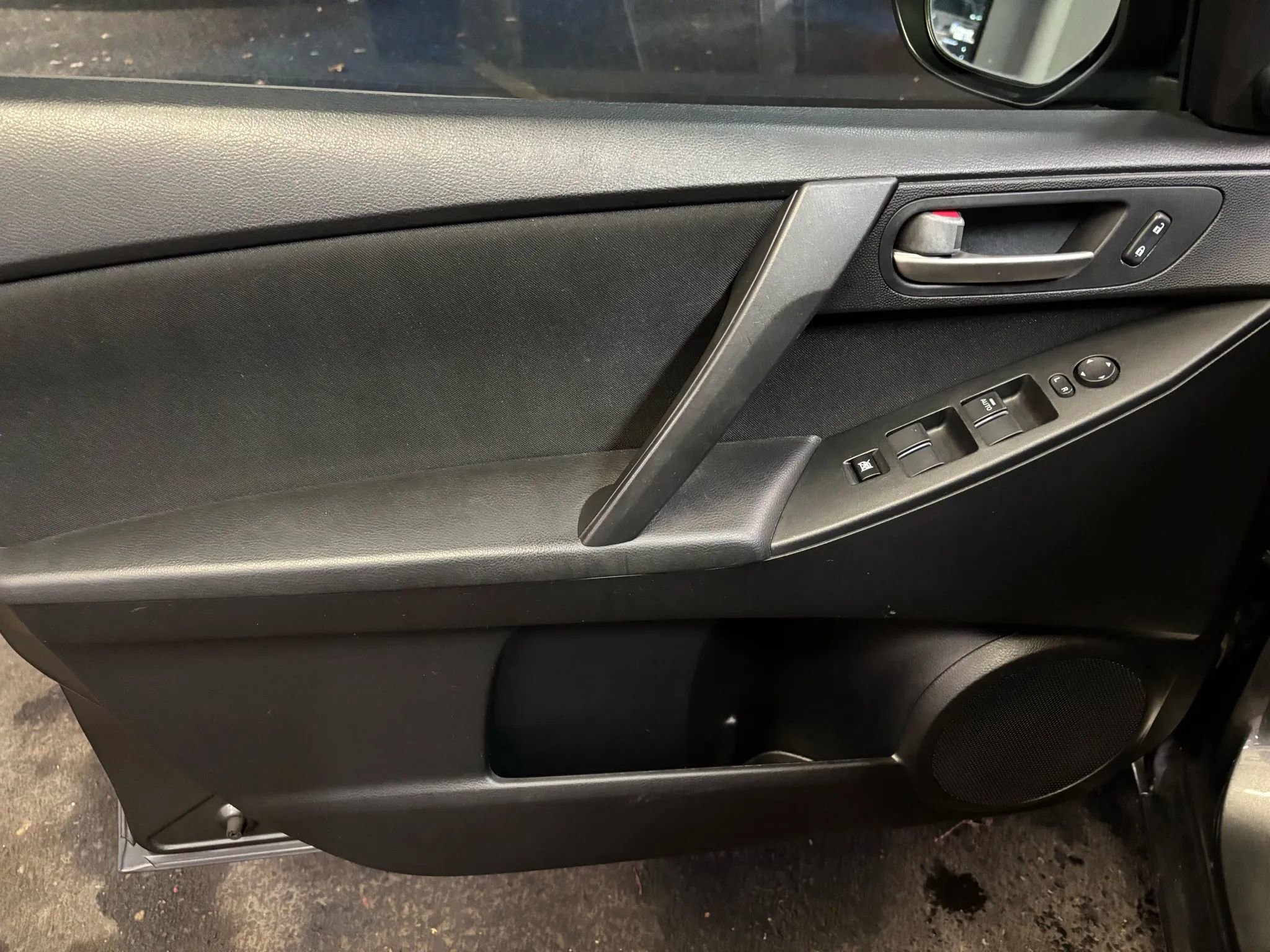 Used 2012 MAZDA MAZDA3 i Touring image 12