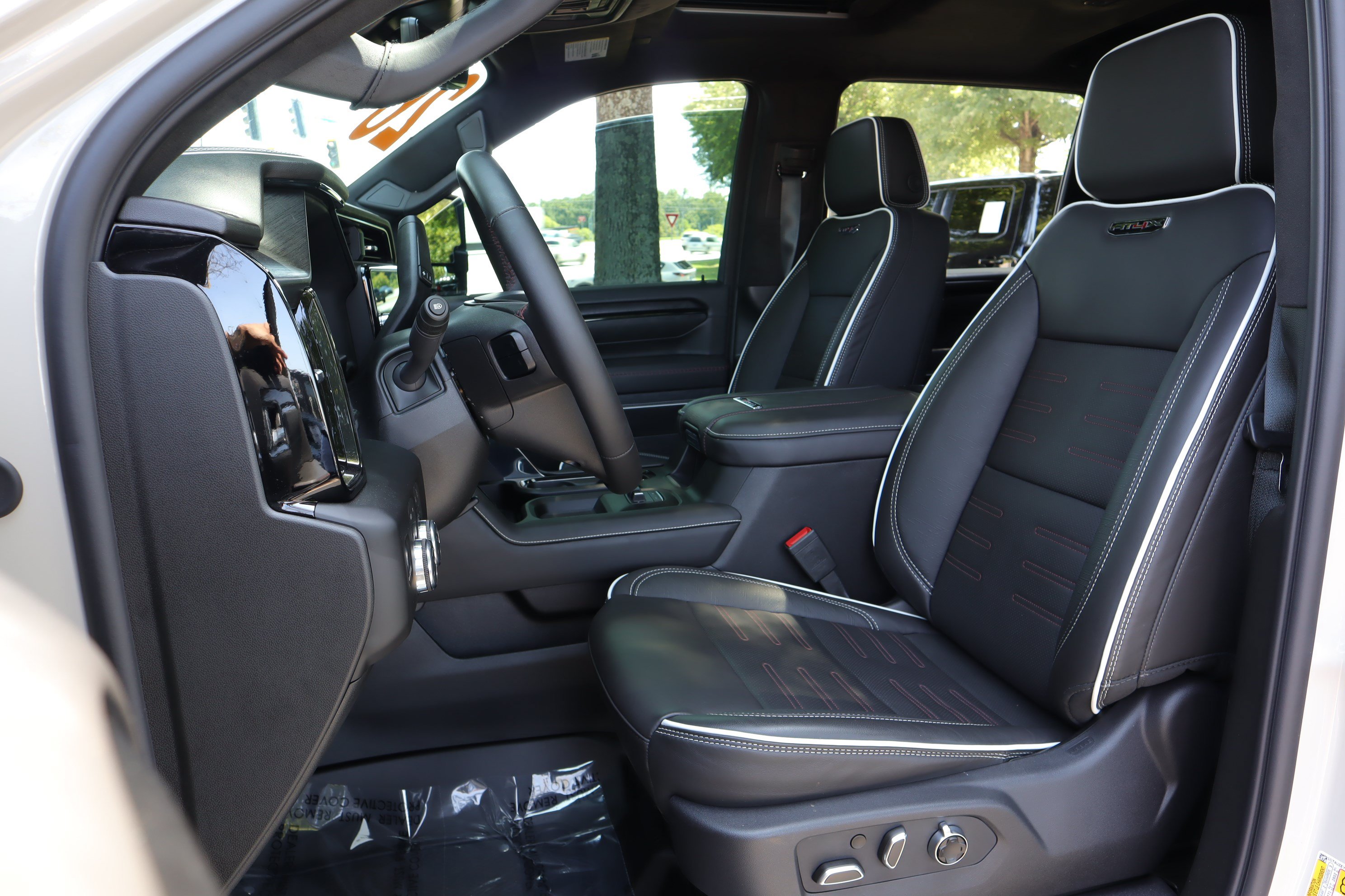 Used 2026 GMC Sierra 2500 AT4X w/ LPO, Black Badging Package AWD/4WD image 9