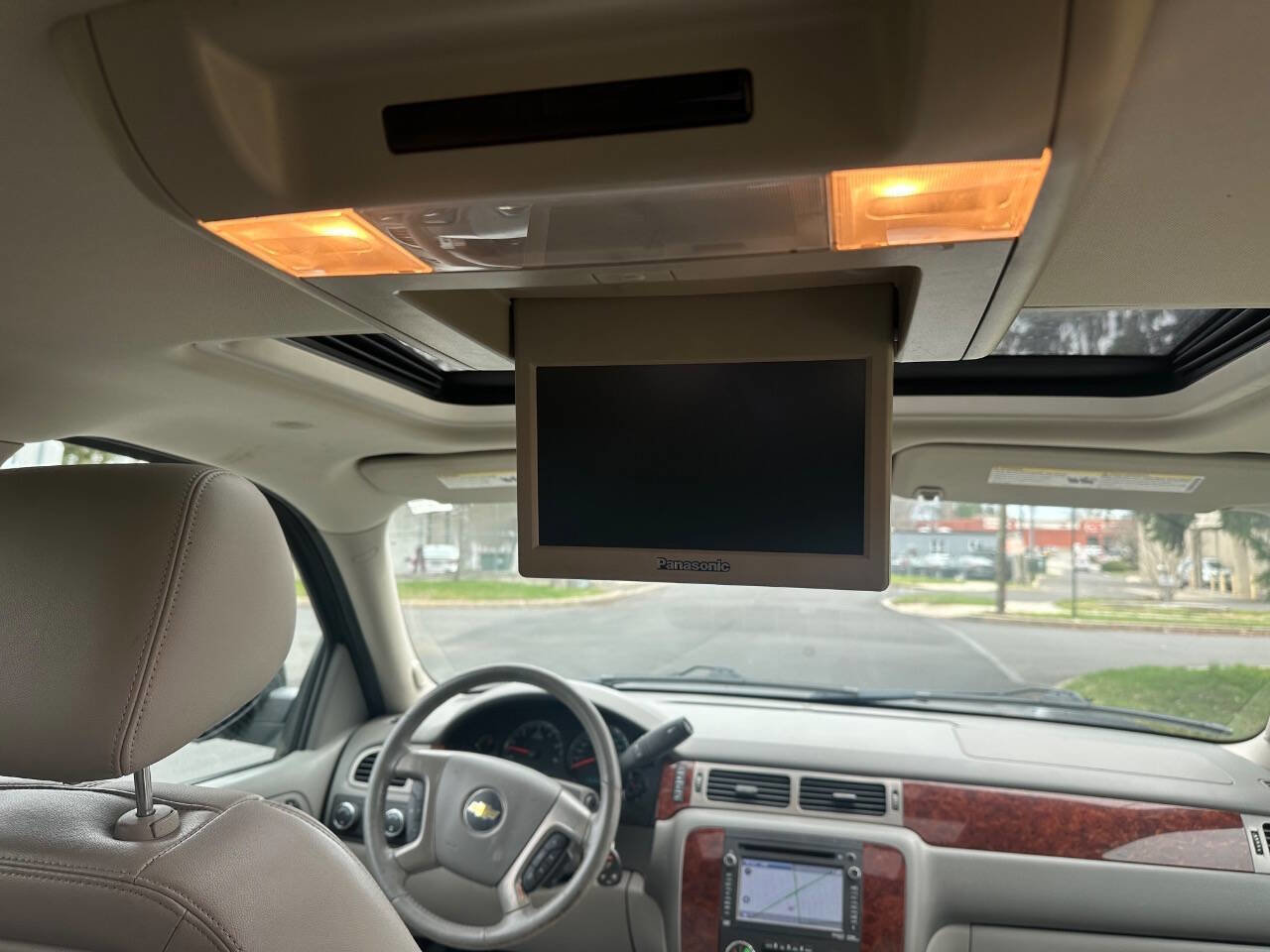 Used 2013 Chevrolet Suburban LT image 19