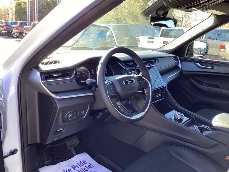 New 2025 Jeep Grand Cherokee 4WD image 28