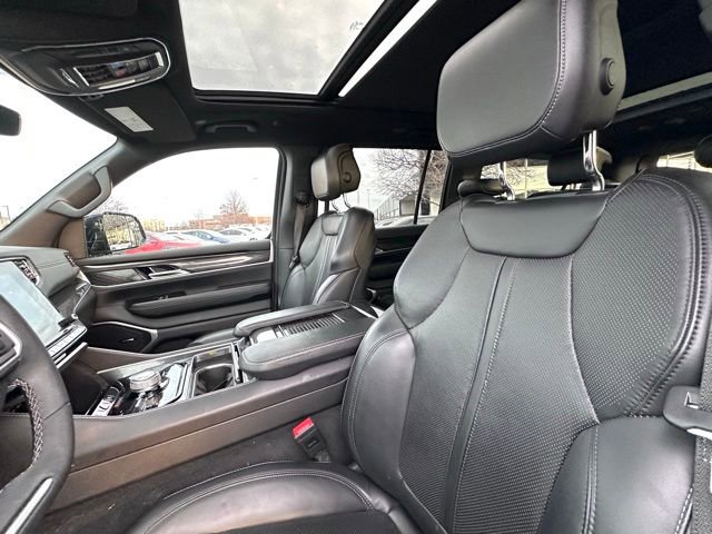 Used 2024 Jeep Wagoneer L 4WD w/ Premium Group I image 16