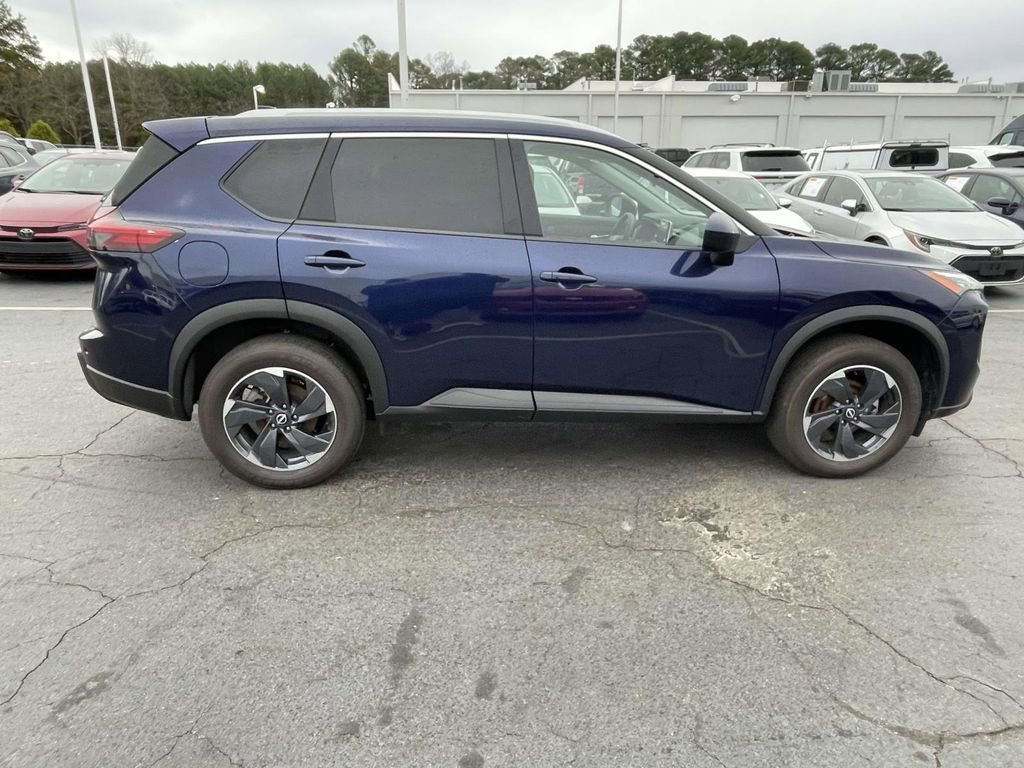 Used 2025 Nissan Rogue SV w/ SV Premium Package image 13