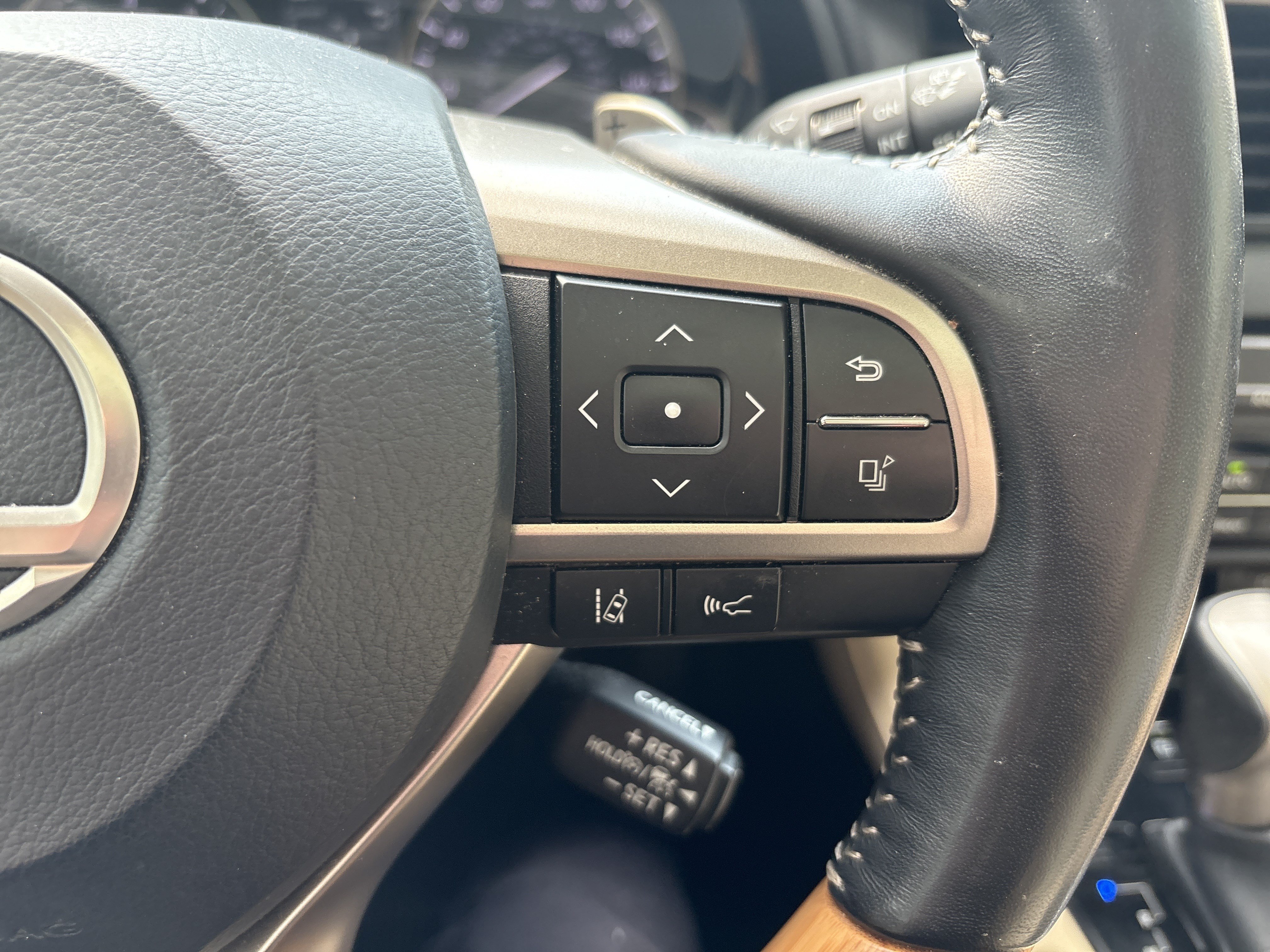 Used 2022 Lexus RX 350L Premium w/ Premium Package AWD/4WD image 20