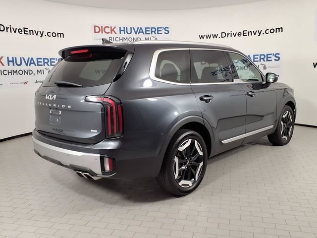 Used 2024 Kia Telluride EX w/ EX Captain's Chair Package AWD/4WD image 4
