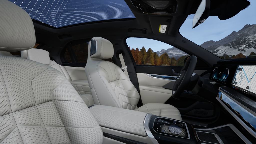 Used 2025 BMW i7 xDrive60 w/ Premium Package image 35