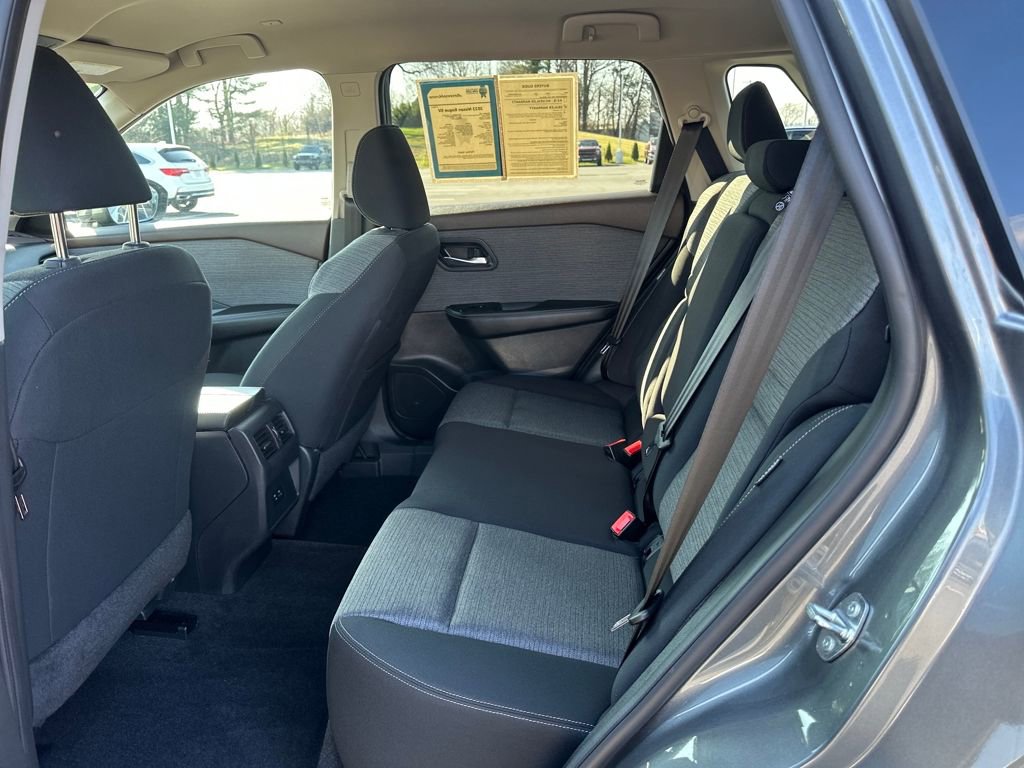 Used 2023 Nissan Rogue SV image 23