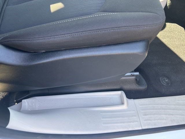 Used 2023 Chrysler Voyager LX image 37