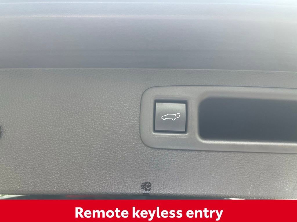 Used 2020 Toyota Highlander XLE image 18