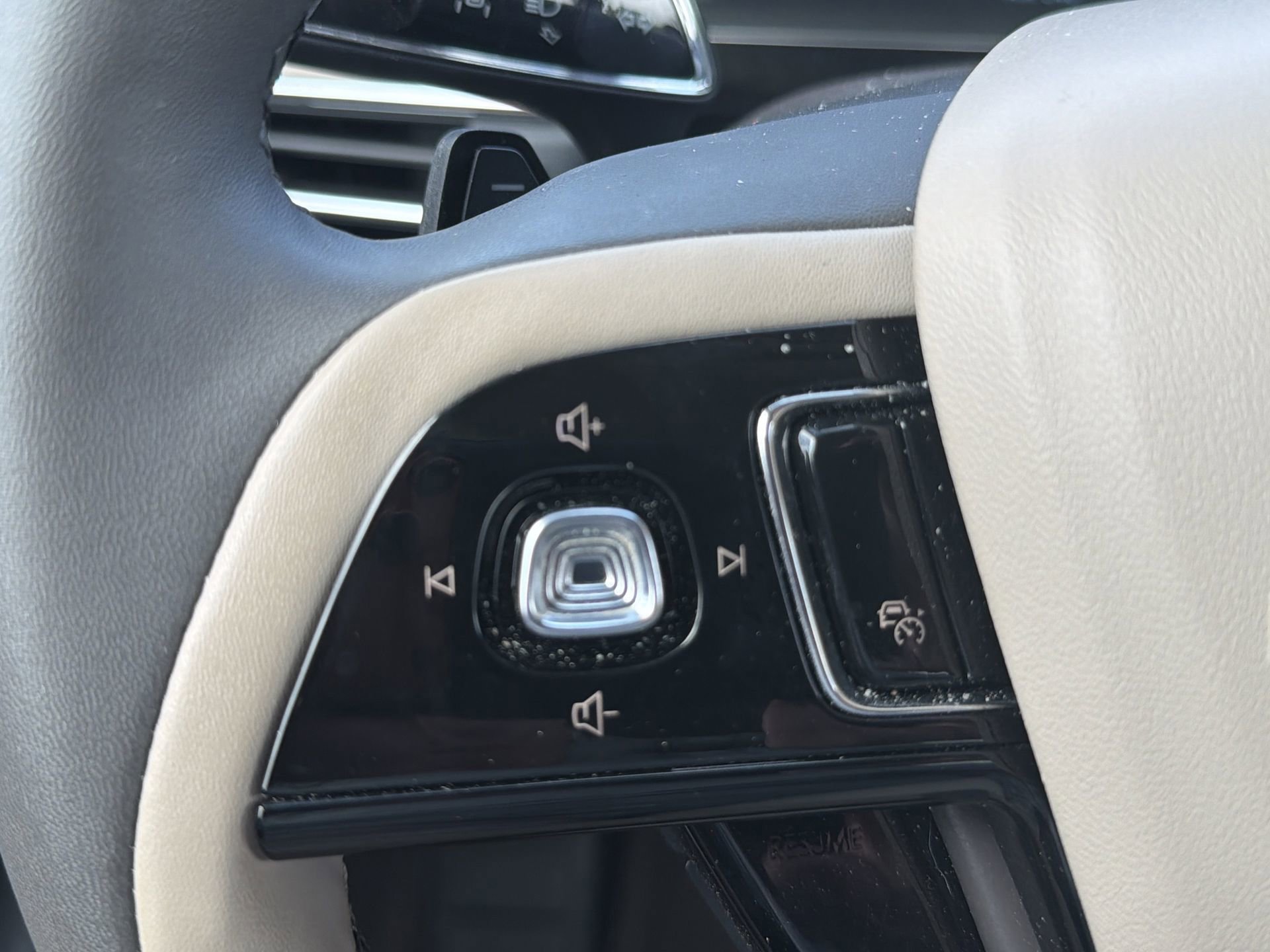 Used 2024 Lincoln Corsair FWD image 29