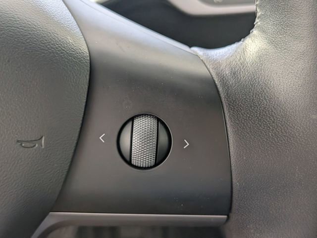 Used 2022 Tesla Model Y Long Range image 15